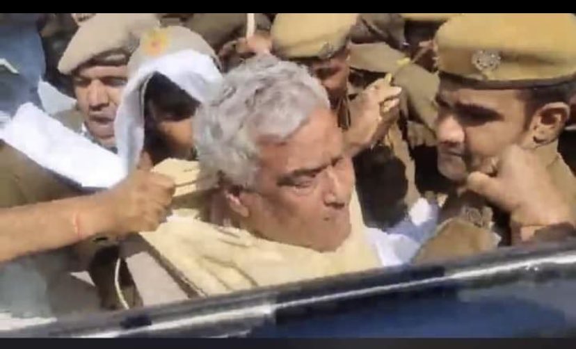 "मेरे शरीर पर पड़ी एक-एक चोट कांग्रेस
साम्राज्य के कफन की कील बनेगी।"
<a href="/BJP4Rajasthan/">BJP Rajasthan</a> <a href="/DrKirodilalBJP/">Dr. Kirodi Lal Meena</a> 

बाबा के समर्थक में देखते है कौन retweet करता है।