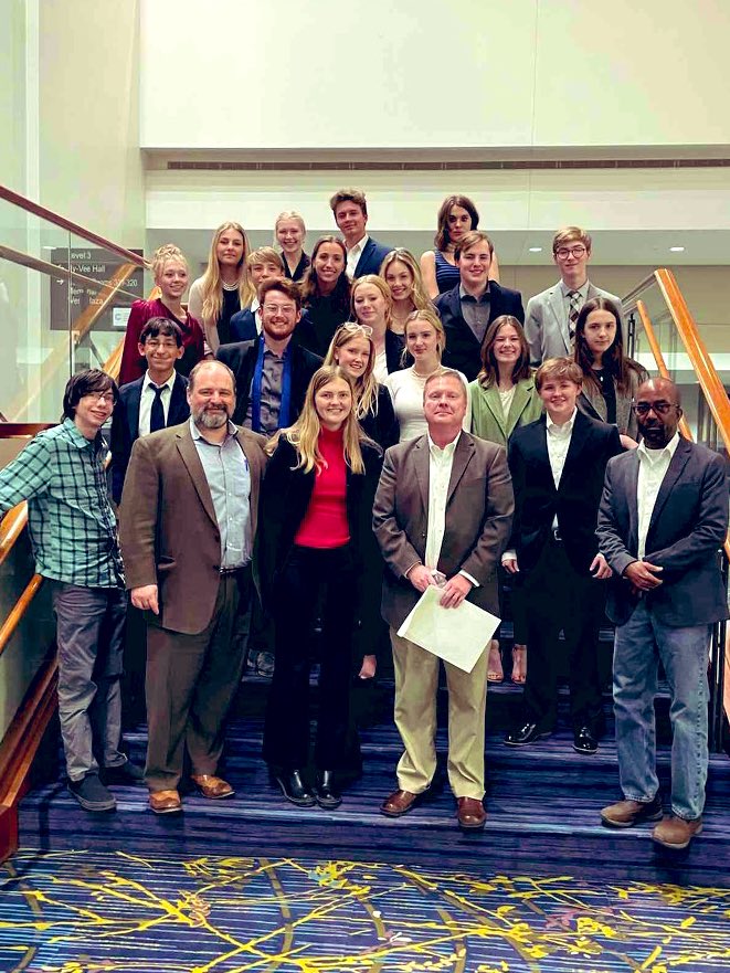 MrsJacksonMoore's tweet photo. Des Moines regionals Blue and Orange mock trial teams had a great day! On to State for Blue!  Thank you to their volunteer coaches, Randy Jackson, Darren Page, &amp; John McKinney. @DMschools @trhsroughriders @DSMRoosevelt #GoRiders! https://t.co/QGaN47l22M