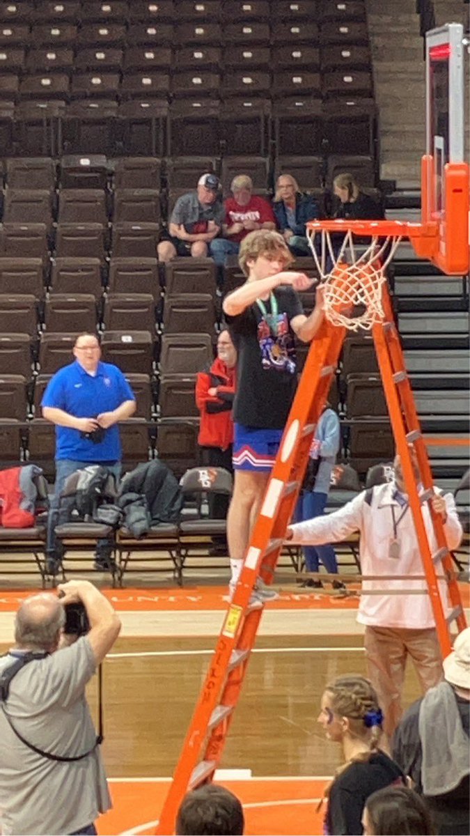 Congrats <a href="/Wrensheets1/">Wrensheets</a> <a href="/mitch_temple04/">Mitch Temple</a> <a href="/tommyheffner_/">Tommy Heffner</a> … State bound!!