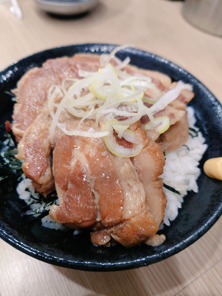 申し遅れましたっ

二代目渡来武謹製の

豚バラ角煮丼っ＼(^o^)／！！！始まってます！

とろけるジューシー＼(^o^)／！やわらか旨煮＼(^o^)／！絶賛発売中！！！

#二代目渡来武　#角煮　#やわらか〜い　#うま〜い　#目指せ１００キロ