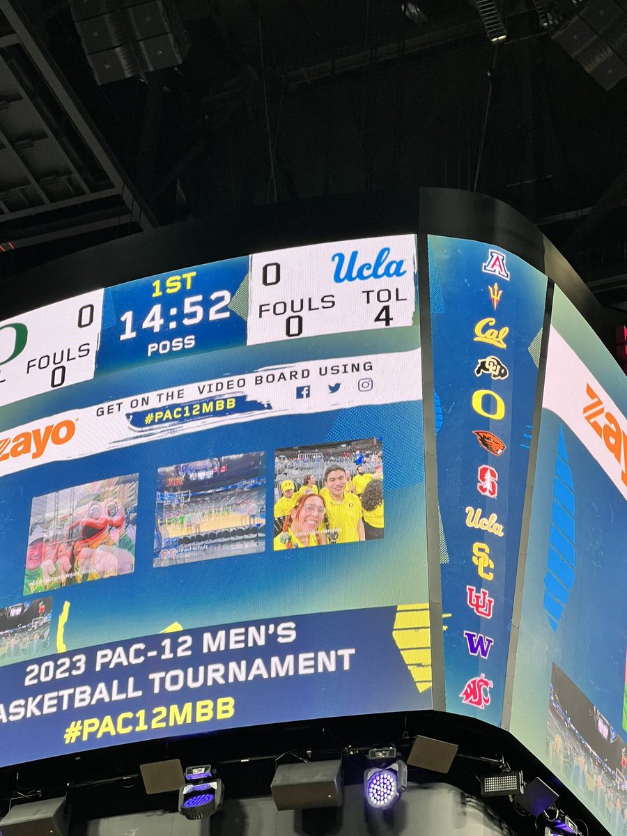 uoclarinets's tweet photo. made it on the big screen 😍 https://t.co/lRuXcS6U7Q