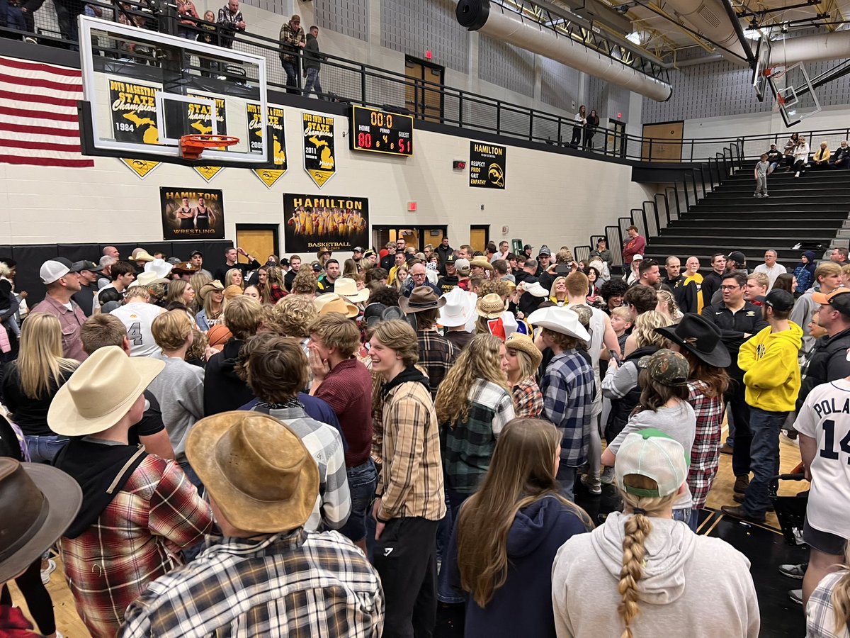 Zach Harig tweet media