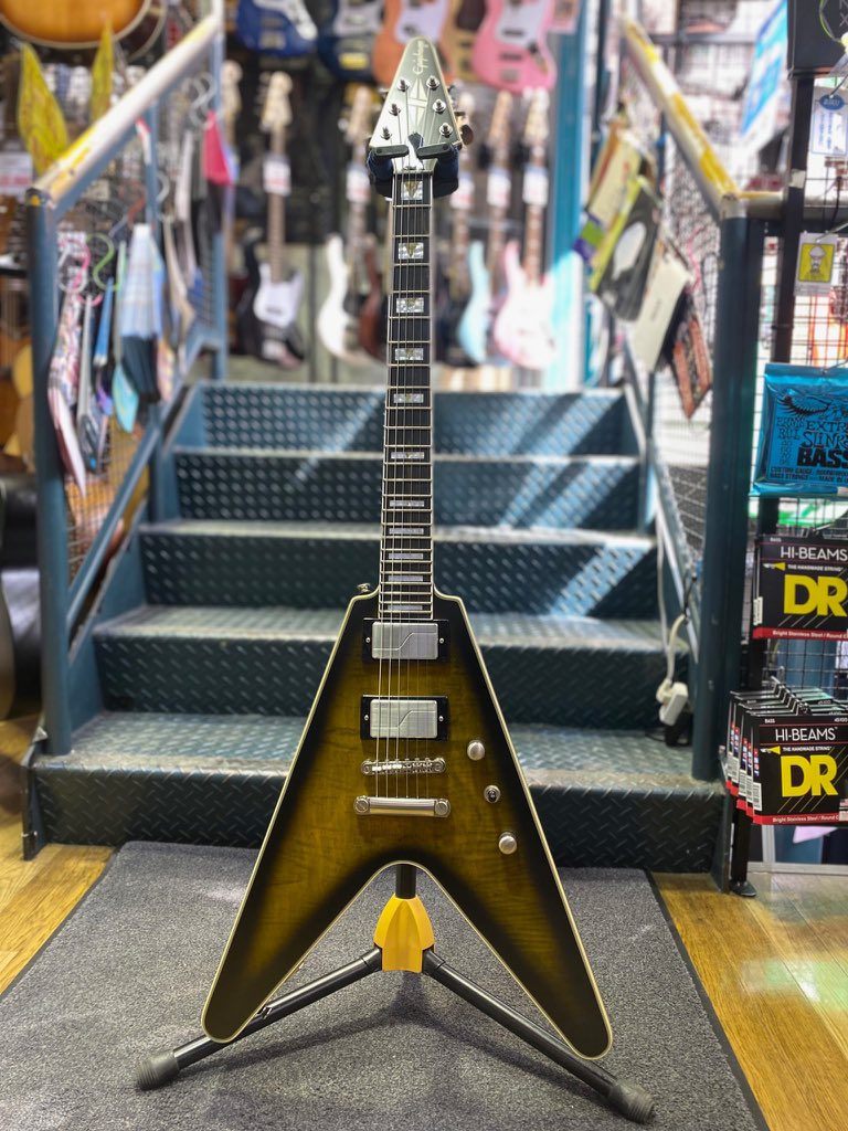 hiroshimaBB's tweet photo. ✨BIGBOSS広島大決算セール‼️開催中🔥✨

メタルやハードロックにもってこい🔥
#Epiphon Flying V Prophecy 

FISHMANのPU搭載‼️

コントロールノブのpush/pullでヴォイスチェンジできサウンドメイクの幅が広がりますね‼️

特設サイトはこちら💁‍♂️
https://t.co/WhAAlwzrV1

#BIGBOSS広島 #FlyingV https://t.co/aZhAyeUeLt