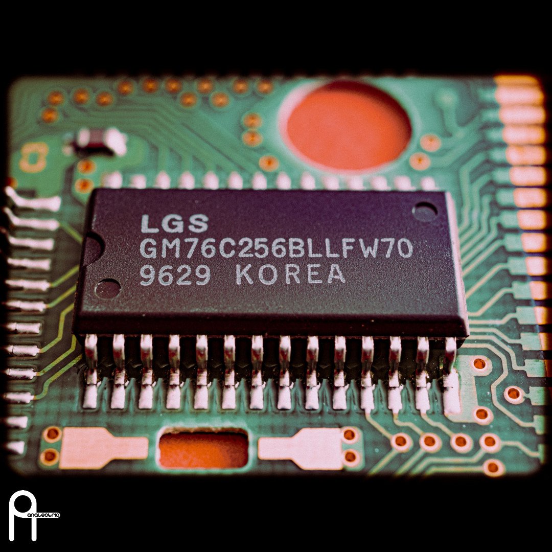 dengekigamer's tweet photo. 28 Legs, capable of 32,778 Words and accompanied by a Battery. This little black Box contains 151 small Animals and maybe a Part of your Childhood.
#sram #batterybackup #32kb #pokemon #pokemonred #videogameaddict #japan #photography #gamephotography #childhood #retrogames https://t.co/nphcsufnGg