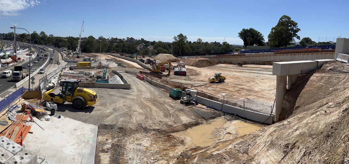 mikerdot's tweet photo. Less congestion? Definitely more traffic, far fewer trees. Gathering in remaining green space, Anzac Park, Cammeray, as Warringah Freeway ‘upgrade’ makes its way, softening us up for #BeachesLink #tollway Here on deck @larissa4willgby @Helen_Conway1 @emfarrelly #independents https://t.co/RTZSEEn1pW