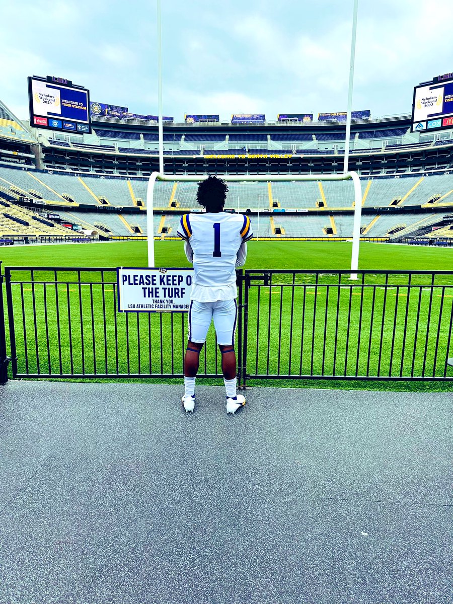 Our guy @FCProspects_ @KobyHoward3 taking in #DeathValley the @ccrusadersfball WR looks quite at home in #TigerStadium with @LSUfootball #GeauxTigers 🟣🟡#LSUFootball 🐯