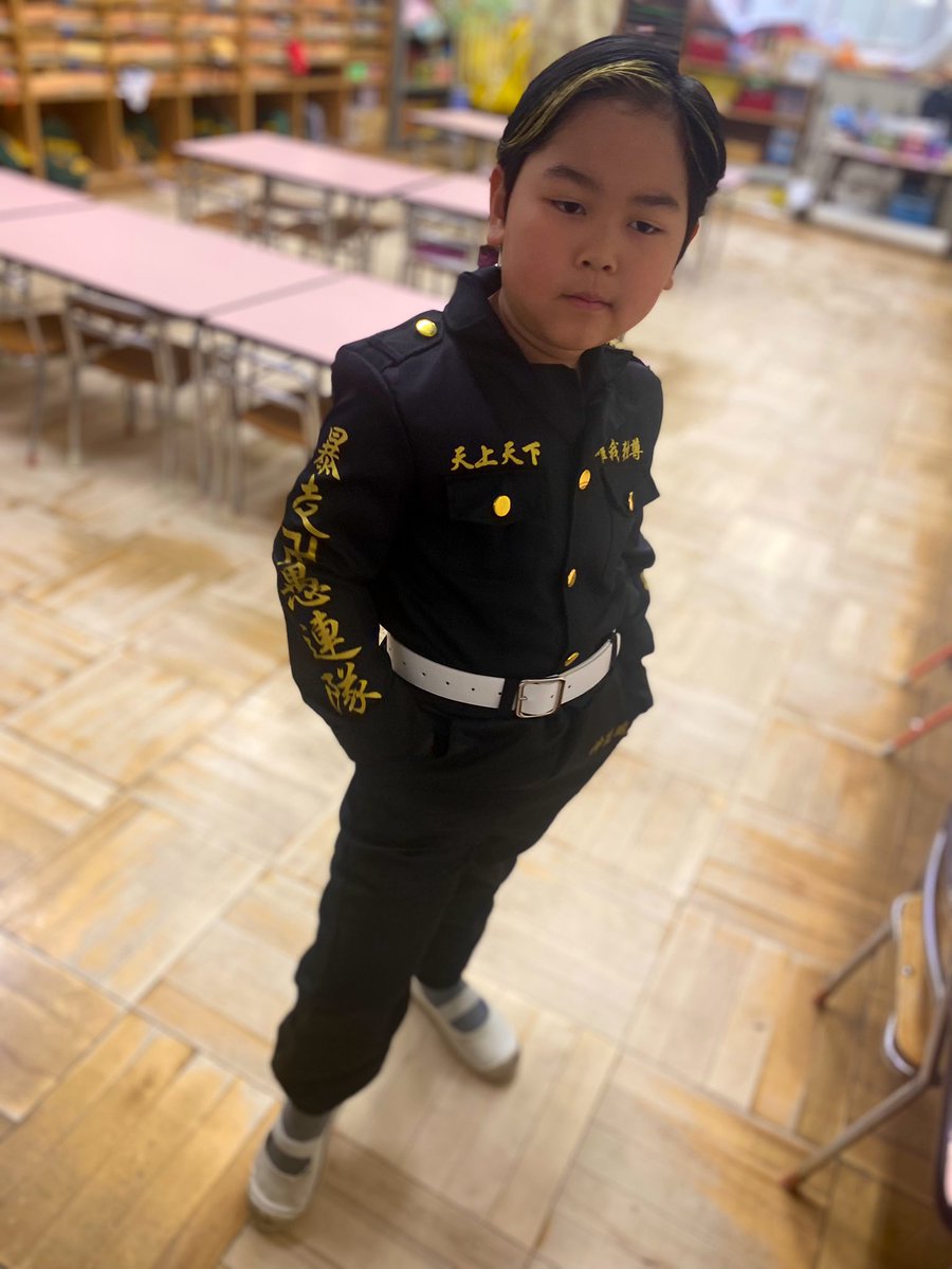 shichaxx's tweet photo. 昨日は保育園でお別れパーティー🎉🥳

蓋を開けたら皆コスプレだと……
急いで買ったわよ。

似合い過ぎててカッコ良い🥺🥺🥺 https://t.co/YYTrE3SBOS