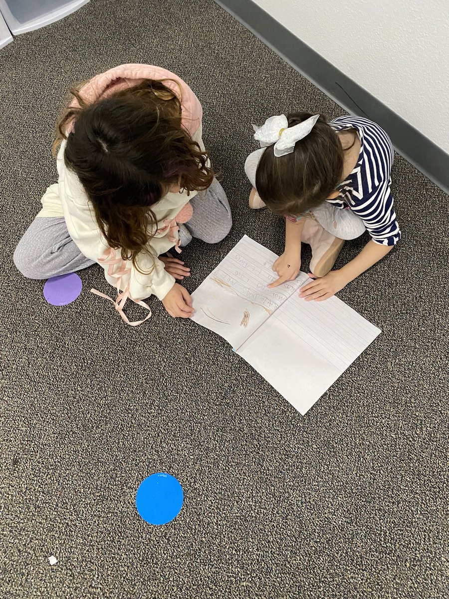 OwensKinder's tweet photo. My Kinder kids were so excited to share their non-fiction books about animals in the Texas Panhandle region. We learned how to ask questions, find and organize information and published books that they shared with first grade friends. #smartcookies @CarolNorthES https://t.co/kNVffhBpUW