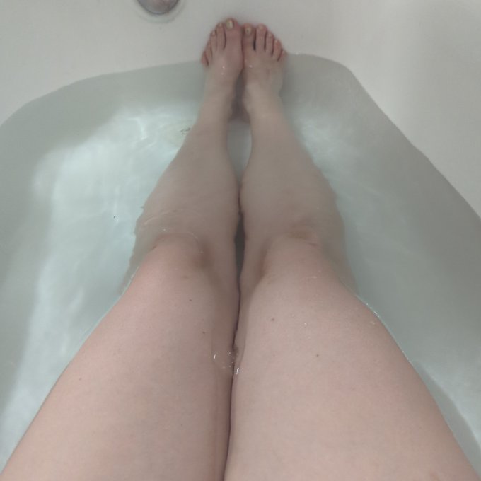 Bath time 🥰💖🛀 https://t.co/G2PhFap1qv