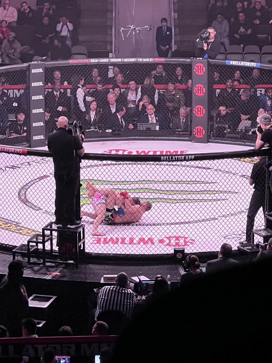 zozums's tweet image. #bellator292