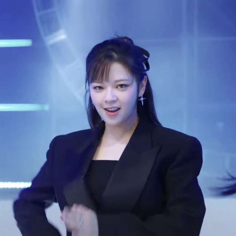 Jeongyeon World tweet media