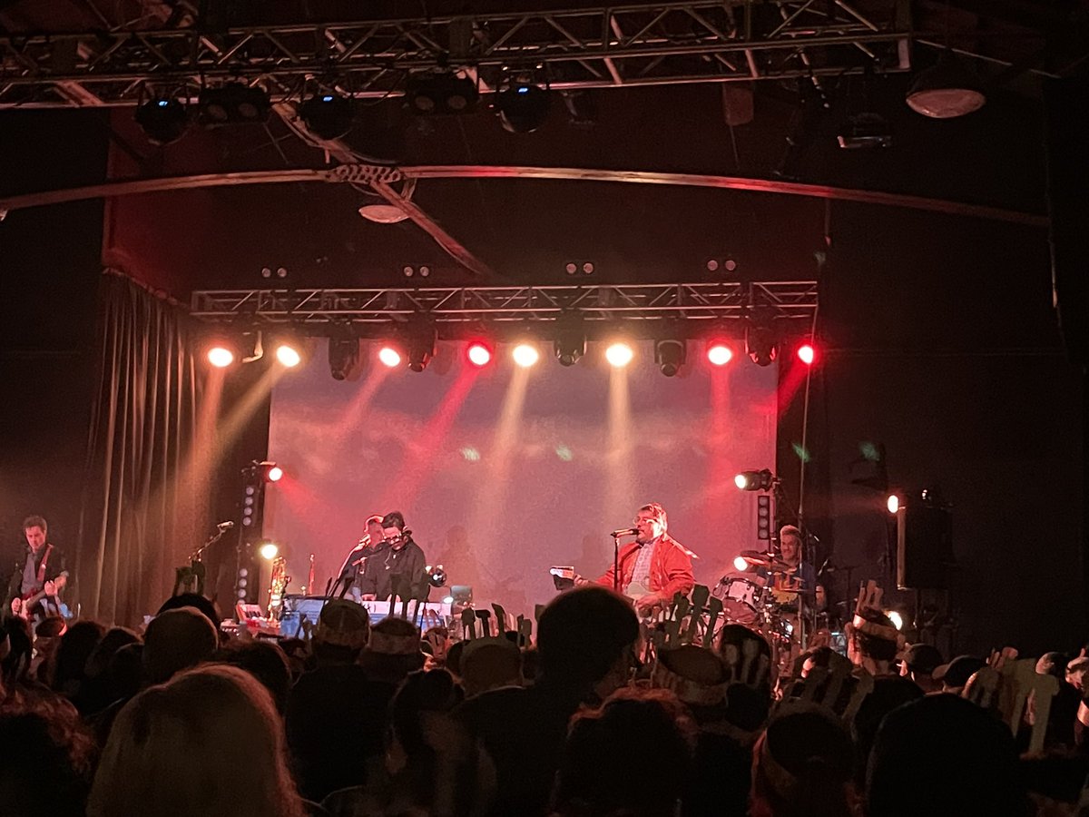 Kirinn's tweet photo. Seeing @tmbg at @ThePeel. Been entirely too long! https://t.co/CXDZw9J0v2