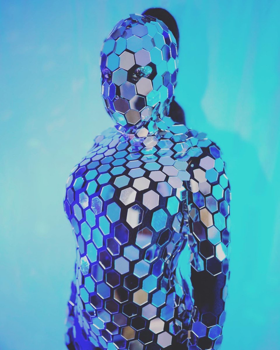 DayahModo's tweet photo. I almost forgot about this photo-shooting… old suit different vibe 🪩🪩🪩 #deephouse #dj #nyc #newyork #viral #edmfestivals #housemusic #dance #techno #djproducer #mirroredsuit
#EDM #EDMfamily https://t.co/oP3ZRqmjti