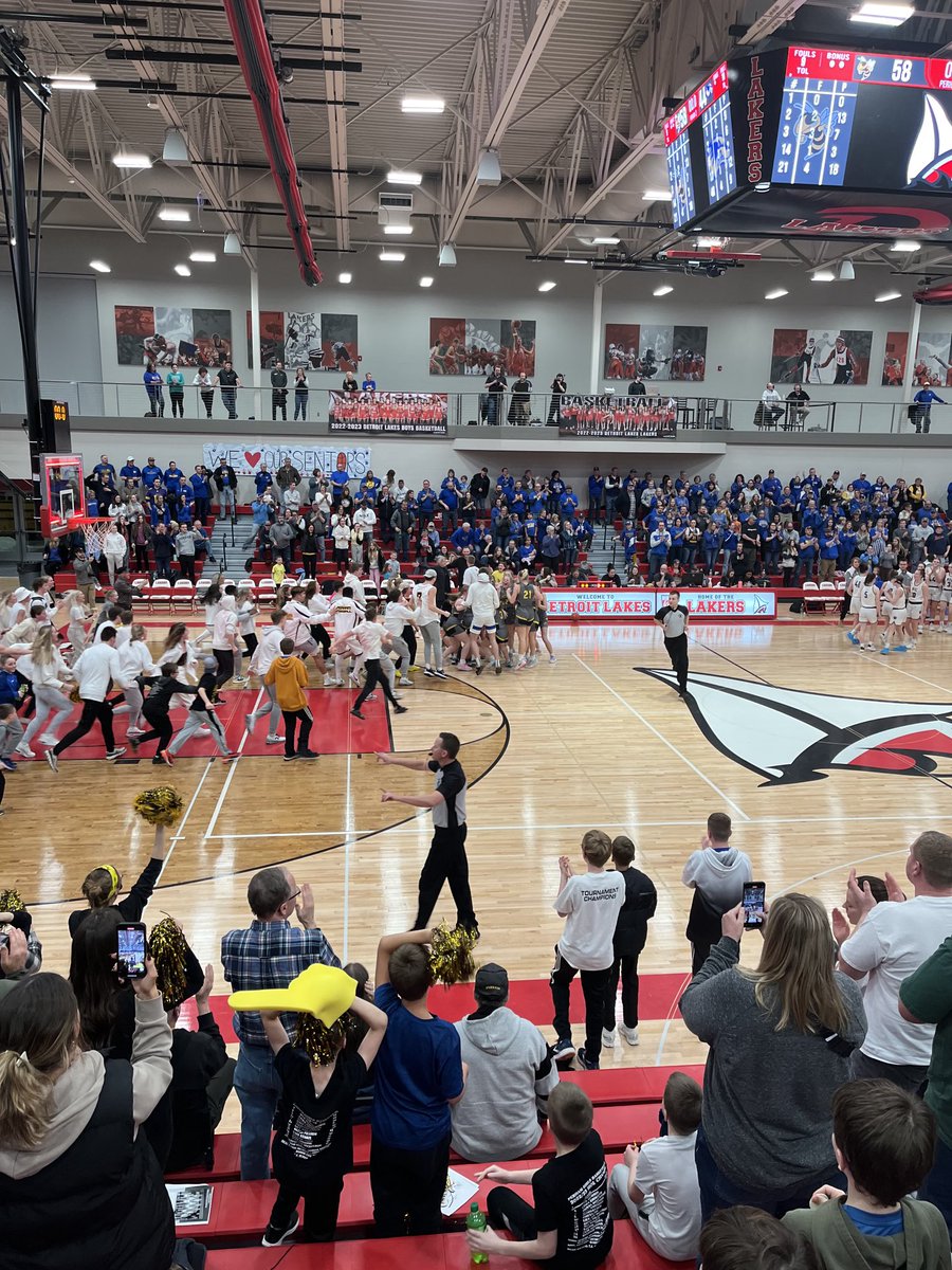 arlyohm's tweet photo. GBB Section 8AA Champions๐๐๐โ๏ธ Proud of these players & coaches.. great effort by WDC!
#PerhamPride https://t.co/JRPiUNbn8C