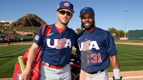 Our very own in the Red, White, and Blue 🇺🇸🐪

📰 mlb.com/news/angels-pr…

#ProHumps | #TeamUSA