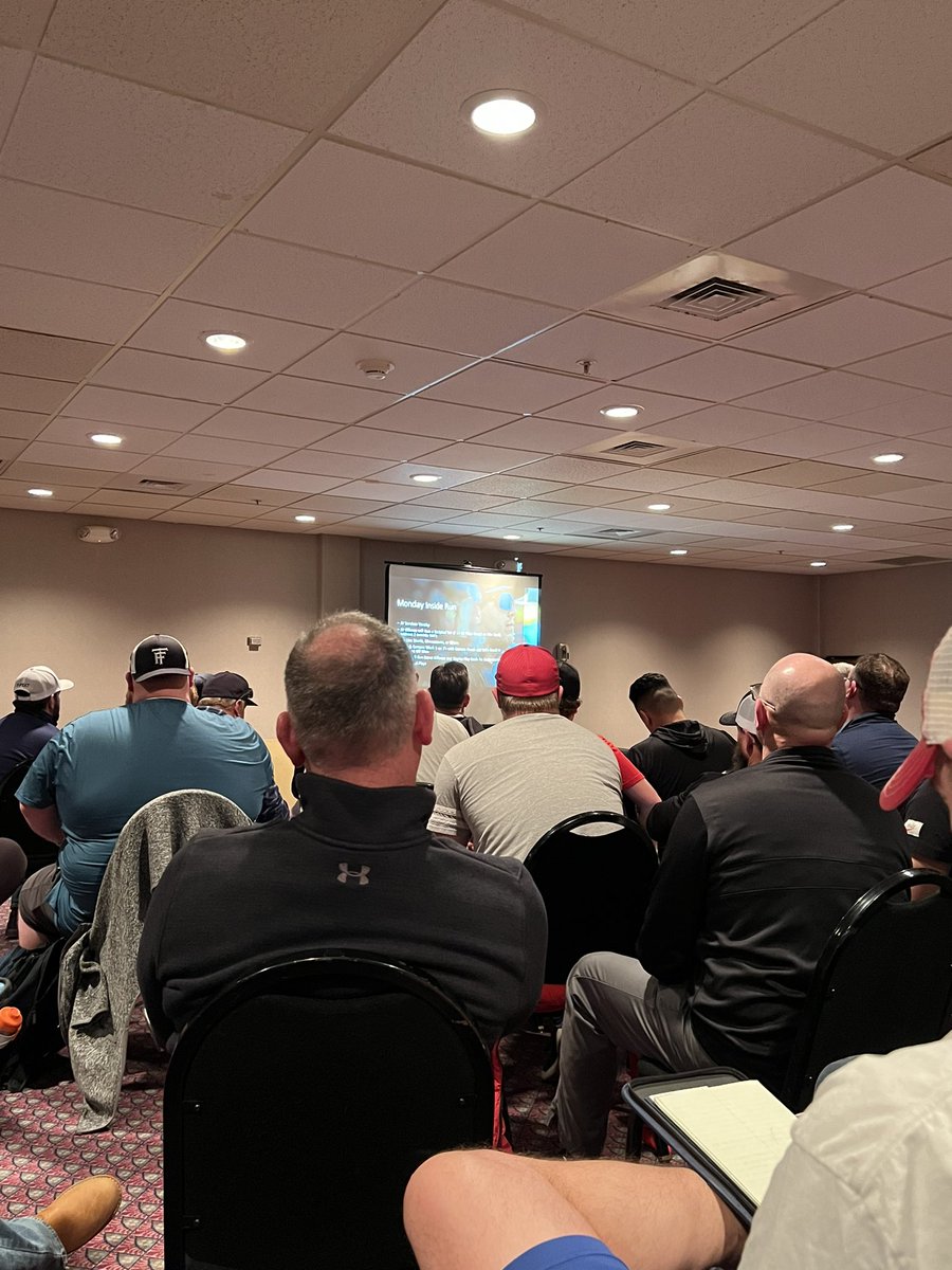 coachjmonnie's tweet photo. 4th District Magic Valley Coaches Clinic…talking ball with some good ones! #idahofootball #learnup https://t.co/cUkHBx6lOp