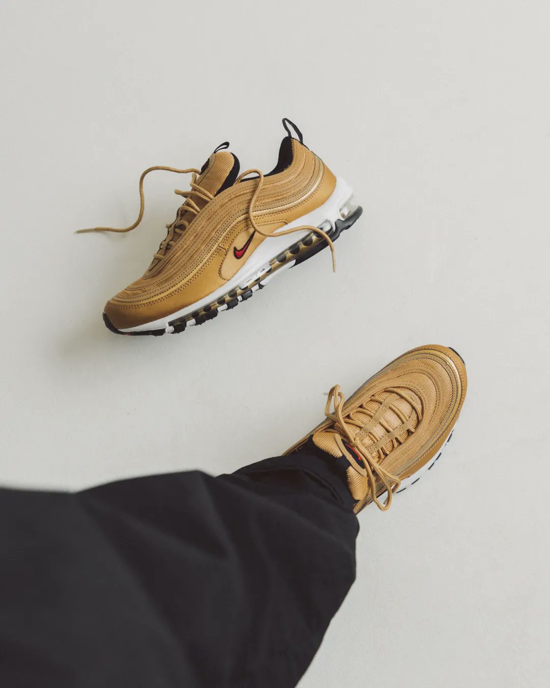 Air max 97 store metallic gold outfit