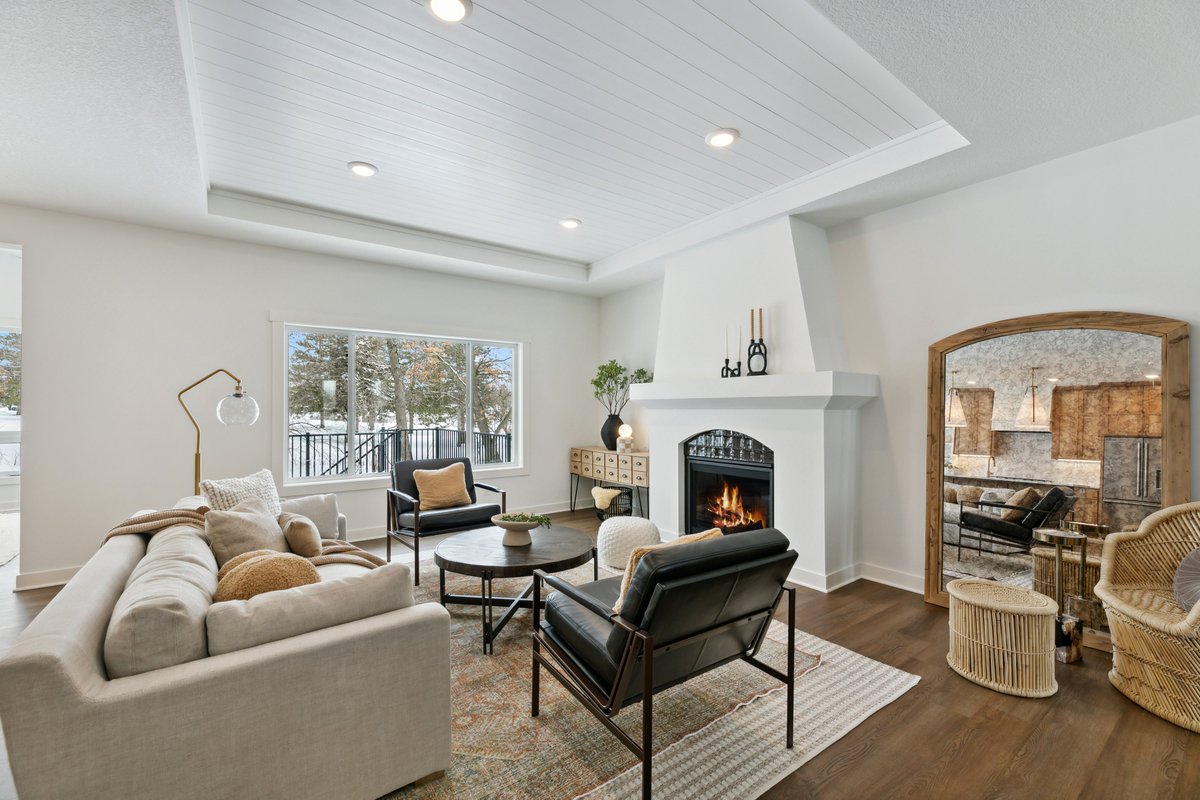 DreamHomeFM's tweet image. Our furniture is like a good relationship - it's always there for you, it supports you, and it makes you feel great. Plus, you don't have to share your fries with it. #FurnitureLove #NoSharing"