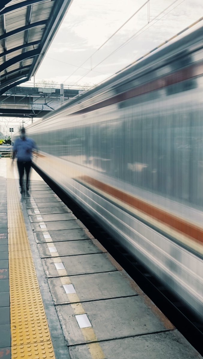 @ruangbelajaridx Lebih dekat lebih nendang 🚉