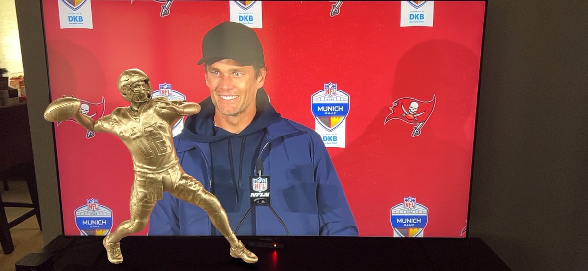 DrKerriLargo's tweet photo. When the GOAT has the REMOTE.
#AG4BradyContest #UsernameKLargo #GOAT #GOATinRealLife #FunWithAR
@Autograph https://t.co/07lFza0CQ3