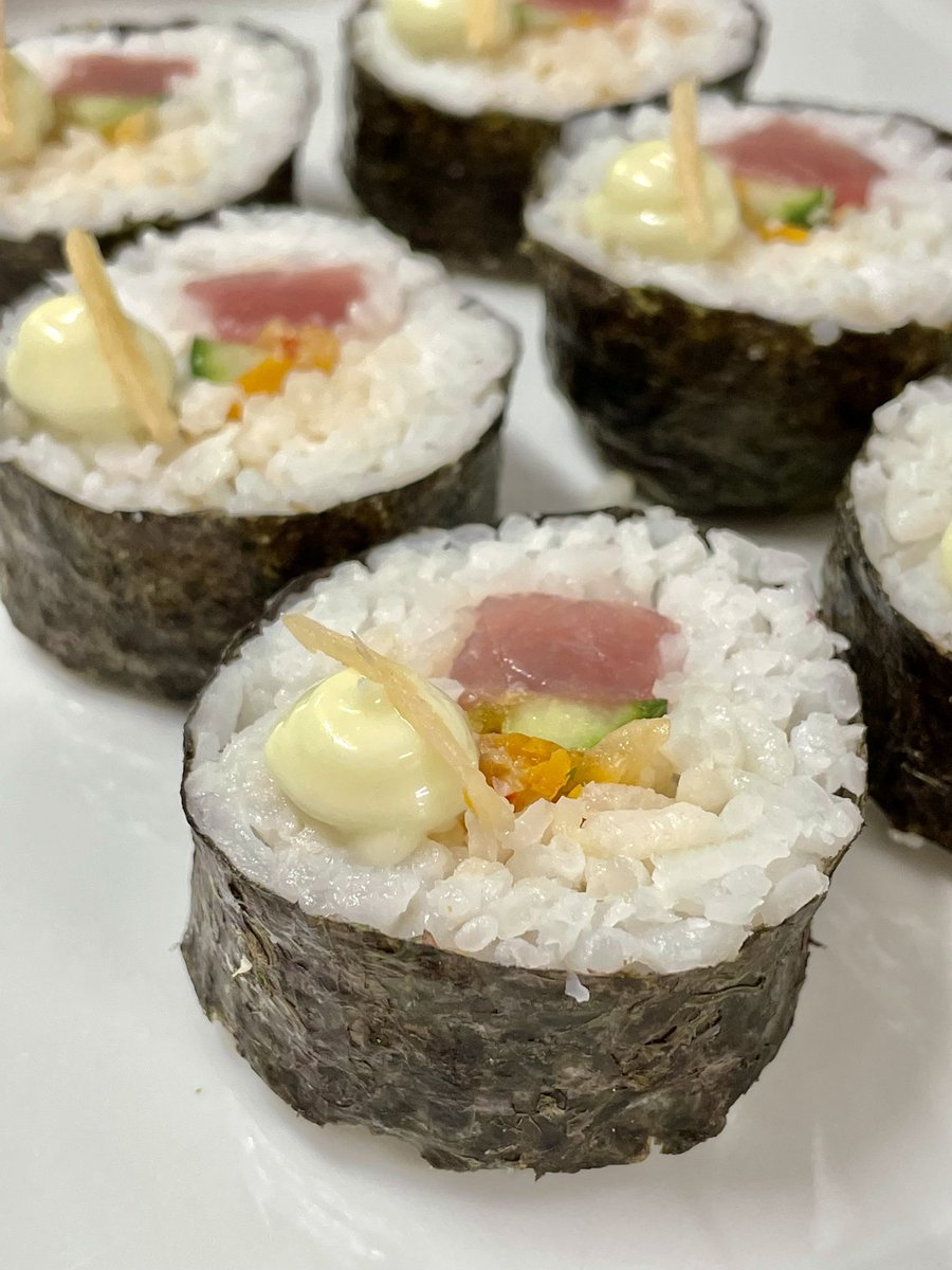 Chef_Mikebache's tweet image. Sashimi grade tuna with my cucumber kimchi, wasabi, and finished with pickled ginger @BristolBears .👨‍🍳
.
#bristolbears #sushi #performancechef #gallagherprem #trainingground #freshfood #cookingwithme #sportnutritionist #nutrition #snacks #trainingsnacks #guthealth #gut