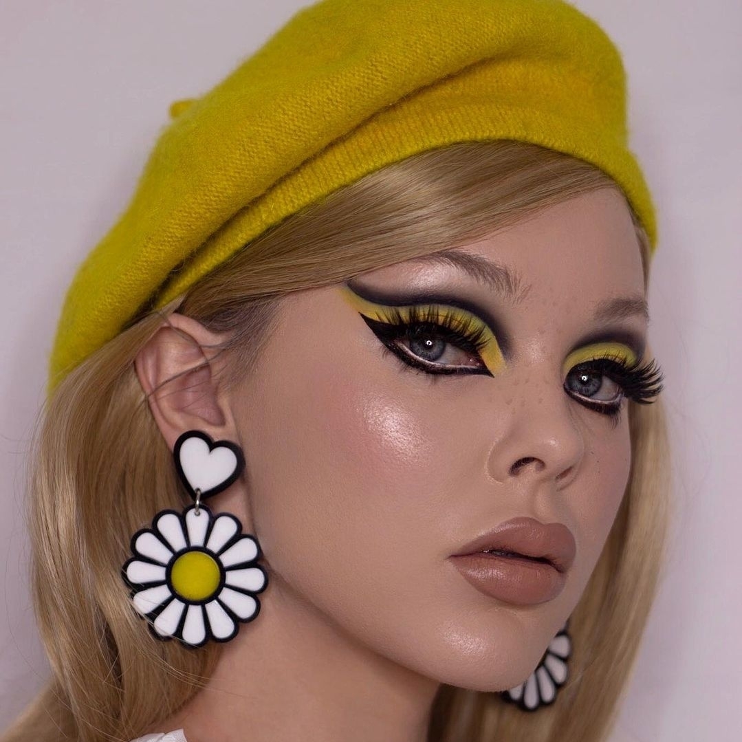 bhcosmetics's tweet photo. @beatsbylizzie is giving us the eye in BH Liquid Eyeliner 👀💛🌻 

#bhcosmetics https://t.co/i3eB24JPNG https://t.co/BwZFKwMaAT