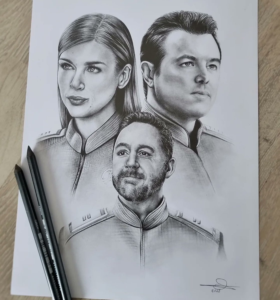 NicoleSketchArt's tweet photo. People kept telling me I should my art start posting here also. Here I am, fellas! 
@TheOrville @SethMacFarlane @ScottGrimes @AdriannePalicki 
Took me 4 days in a row to draw that ♡ 
#art #pencilart #fanart #theorville #artwork #artist #Pencildrawing https://t.co/bbby2H9wz2
