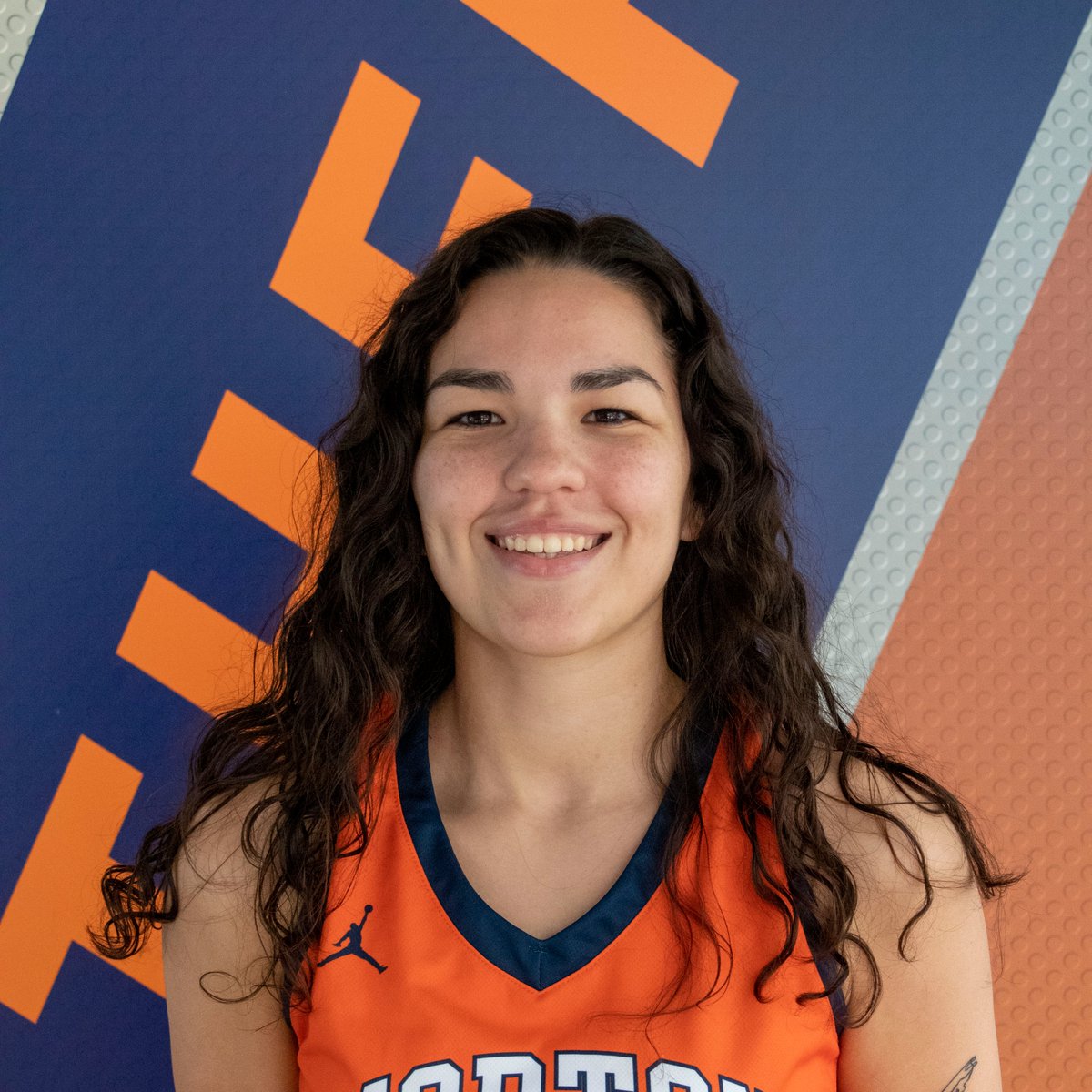 SHARING THE WEALTH: 4 Panthers on this year's 30-0 women's 🏀team have 100 or more assists in Mia Simpson (126), Franchesca Metz (107), Jalyssa Carrasco (106) &amp; Claire Hyde (100).