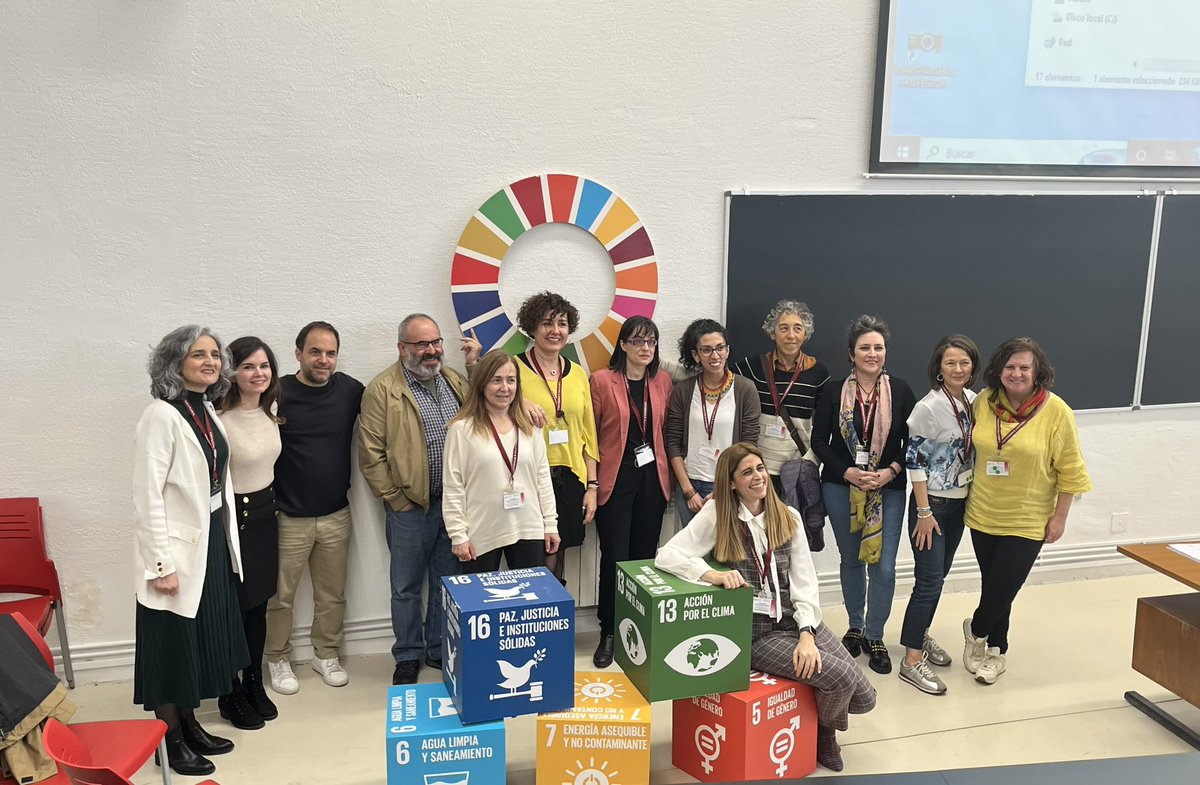 RodrigoMorchon's tweet photo. Hoy hemos estado en el Congreso #MUPES #ODS con estudiantes que han participado @usal de la especialidad de Biología y Geología (María, Elena y Ricardo). Ha sido una buena experiencia. Y gracias a @emefd y a @jmfabalos por su apoyo. https://t.co/V8YlNvEodp