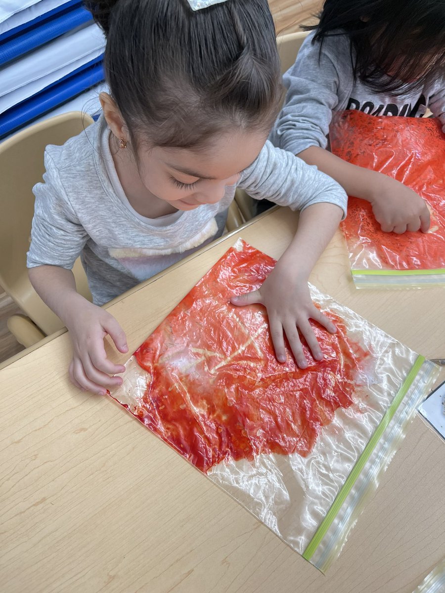 ms_iradi's tweet image. Having some fun making alphabet letters in foam paint! 🎨🔤 @TheHECC_BPS  @BPS_Beginners