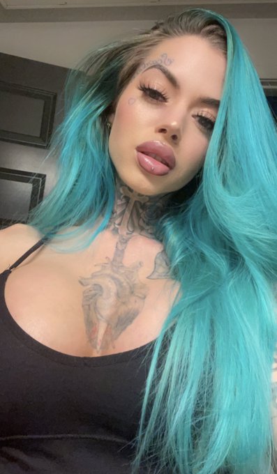 Watch Chantal Danielle's leaked NSFW photo on TwXstars