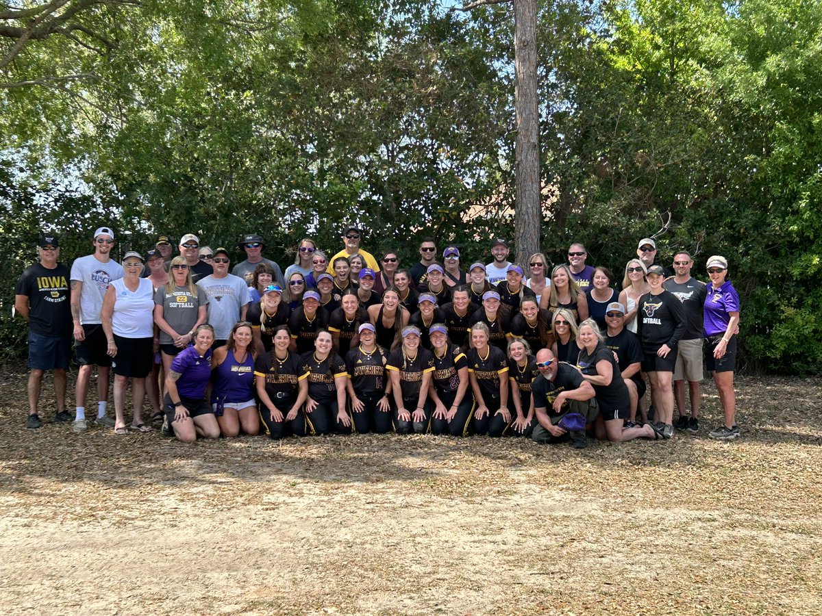 We want to send a big thank you to all who followed and sent well wishes while we were in Florida! We are especially thankful for the families, friends, and alumni that made the trek to support us! Mav fans are truly the best. #MavFam #Team39
