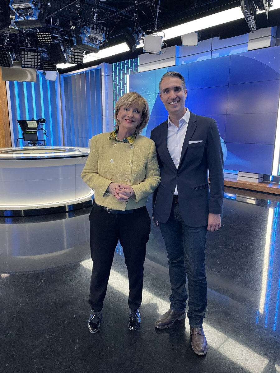 De la belle visite cet après-midi du Dr Julien Cavanagh <a href="/jjcavanaghMD/">Julien Cavanagh, MD</a> qui, depuis Atlanta, est nos yeux et nos oreilles sur l’actualité médicale américaine depuis plusieurs années 🙂 <a href="/RadioCanadaInfo/">Radio-Canada Info</a>