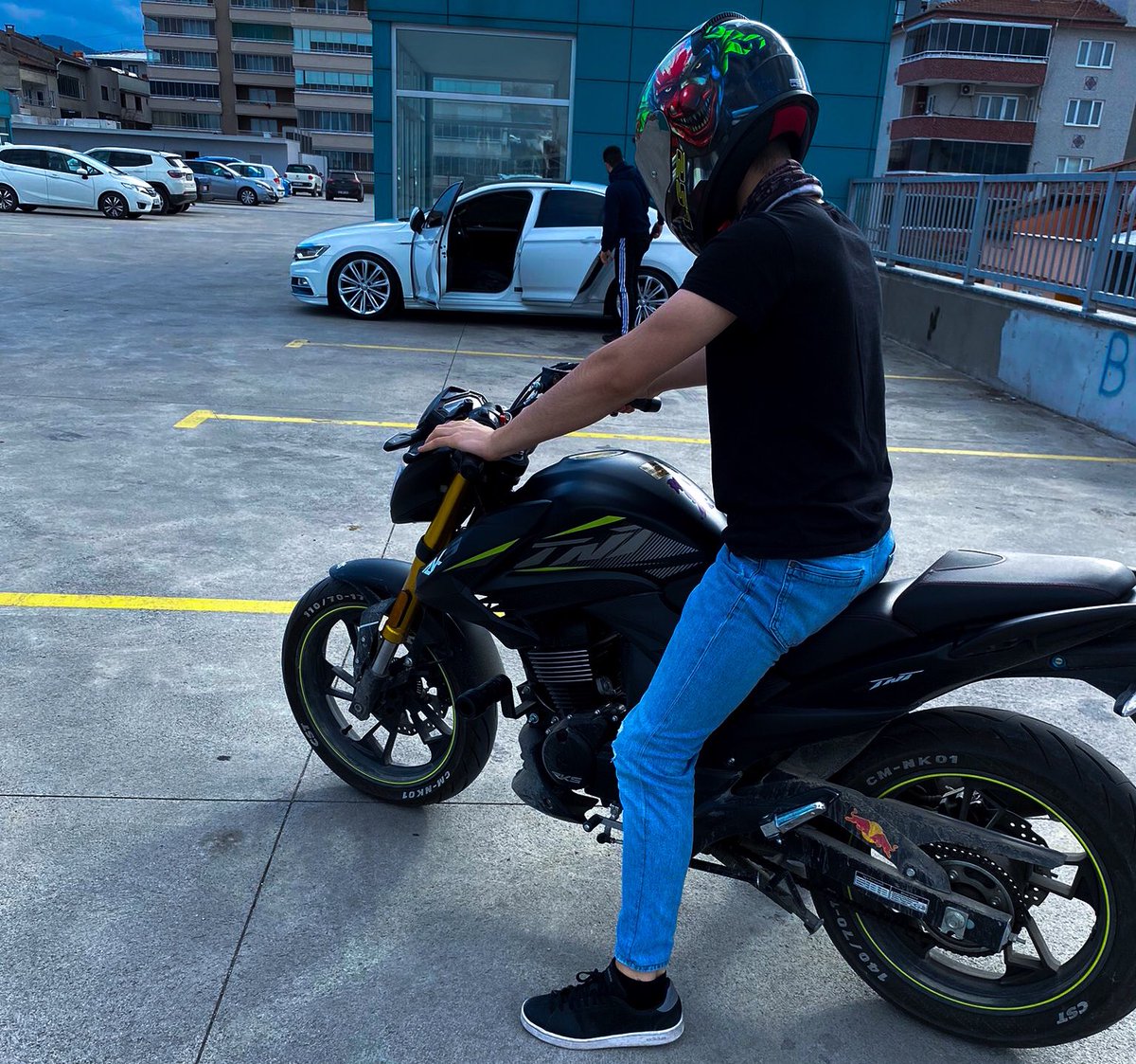 Özgüven kazanmanın en iyi yolu yapmaktan en çok korktuğunuz şeyi yapmaktır.