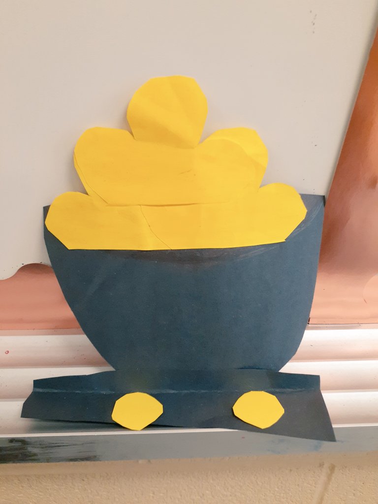 How to catch a leprechaun! Ss made special traps and set them up all over the classroom. Will they catch a leprechaun during March Break? We shall see when we return! 💚🍀🌈 <a href="/qvhwdsb/">QueenVictoria_HWDSB</a> #hwdsb #STEM #firstgrade #secondgrade