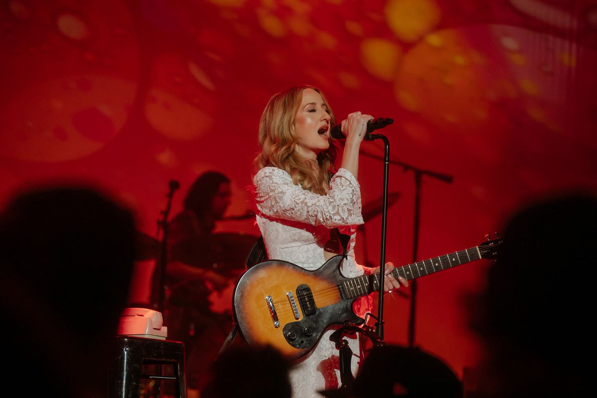 'I've lived in Tennessee for 20 years, and one day I'll probably be buried here.' @MissMargoPrice live from the Ryman stage during her homecoming show 💒✨ 📸: @CatherinePowell