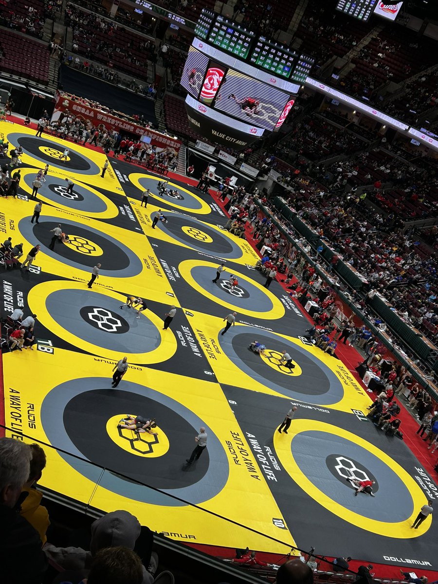 For the first time. ALL 10 MATS are for the girls!  <a href="/OHSAASports/">OHSAA Sports</a> <a href="/OHSAAwrestling/">OHSAA Wrestling</a> 🙌🏼