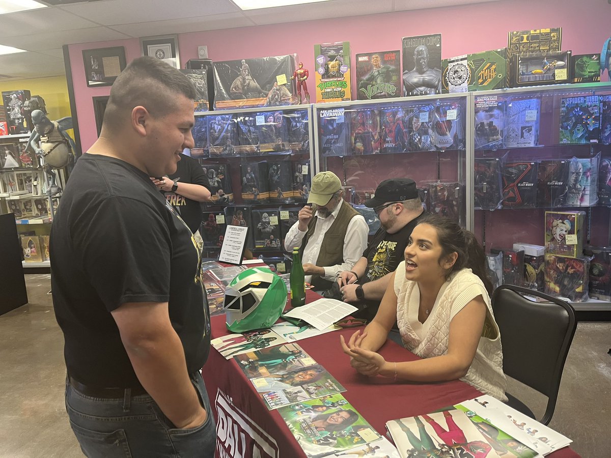 MegaStarPrime00's tweet photo. My Childhood dream has came true. Thank you @tessarao_ for making my dream come true. May the Power Protect You. Best green Ranger ever 💚💚have fun in Comic Fury!!! https://t.co/lwrkHCkzTM