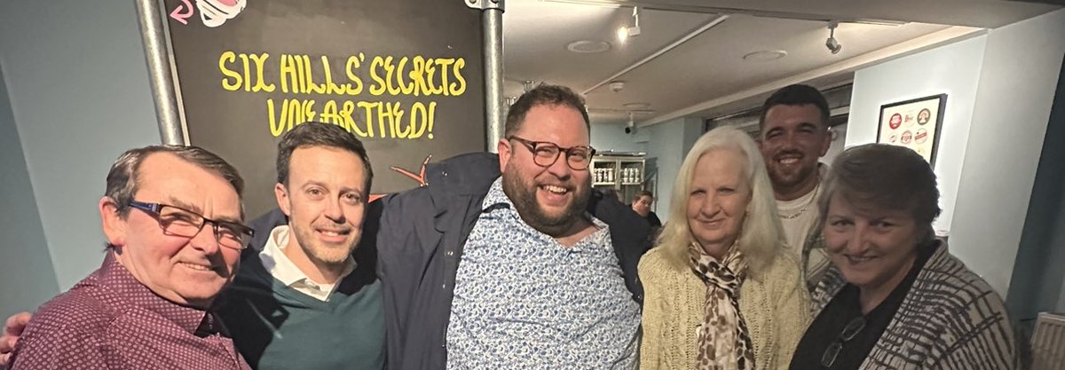 k1lmo's tweet photo. Just  stopped off for a casual beer and bumped in the future Stevenage MP @kevinbonavia  with  baroness @SharonStevenage,   councillor @imconormcgrath , councillor Loraine  Rossati  and leader of the council Richard Henry wasn’t sure if was dreaming so got a pic😁😁😁 @UKLabour https://t.co/fRqlc7KSK6