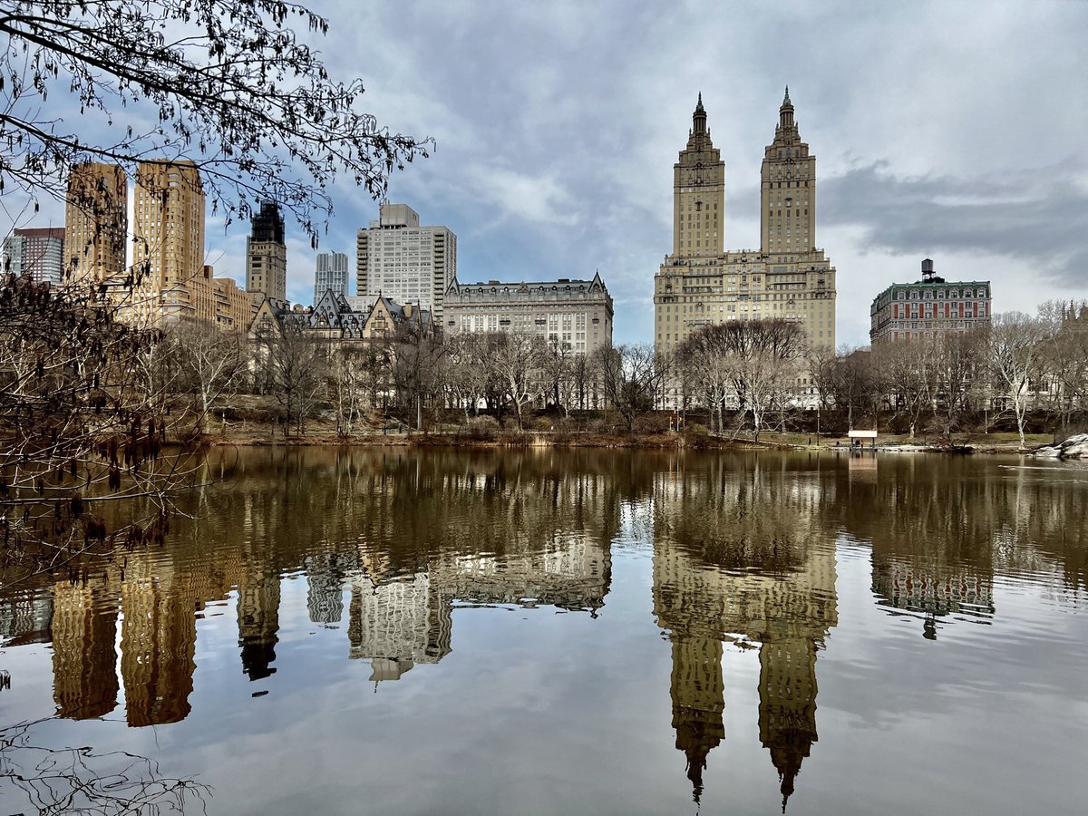 NYCRobyn's tweet photo. A day for reflections in @CentralParkNYC @My_Cen_ParkNYC @NYCParks #whyiwalk #seeyourcity #mynewyork #emeryroth #NYC https://t.co/ZnhPgx8GpH