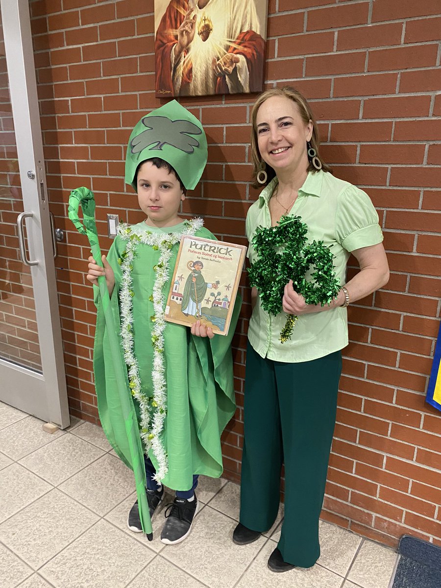 OLOL_TCDSB's tweet photo. OLOL celebrating St. Patrick’s Day with a special Celtic prayer during announcements 🍀 @Equity_TCDSB @TCDSB_NCC @MrsAOlivieri @SimBme7 @SOArea6_TCDSB https://t.co/82NmmswBmb