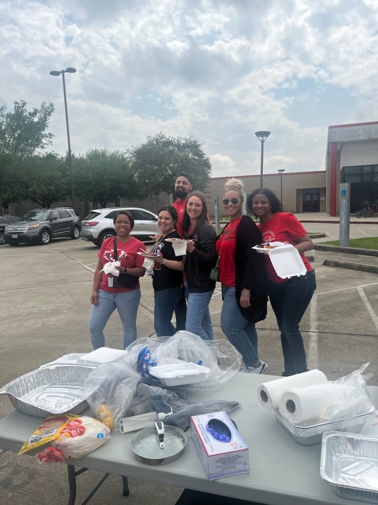 CrosbyISD's tweet photo. What a wonderful example of commUNITY outside Crosby Middle School today! The first-ever CMS Family BBQ Cookoff was a success. Thank you to Board of Trustee member, Ms. Thomas, for stopping by. And big thanks to Trustee, Mr. Chapman @4chapmans, for being a judge! #BetterTogether https://t.co/QjfBLXkxfx