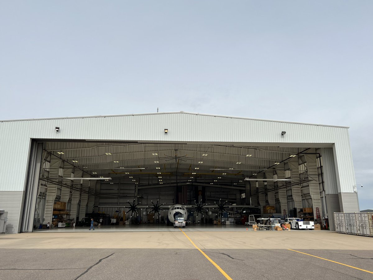 🎉It’s official: the NSF/NCAR C-130 is back! After 2 years away and a few upgrades, we are so excited to have the C-130 return to our Research Aviation Facility! 🛬

Stay tuned for more about the exciting updates to the C-130 and where it’s headed next!