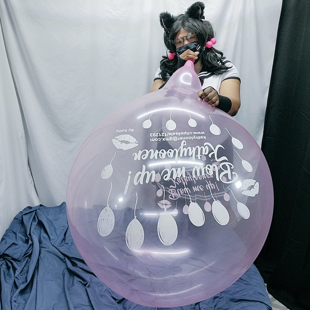 KikyuuTheNeko's tweet photo. I'm having some fun with a 36" long neck  Cattex balloon from kathylooner. 

#Balloon #bigballoon #balloonfetish #femboy #sissy #neko #looner #loonercommunity https://t.co/WefVwTlY4q