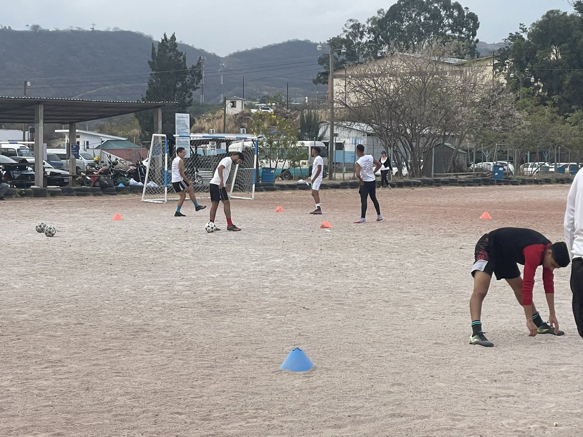 cdrealtegus's tweet photo. Listos para nuestra visita al estadio de Talanga este Domingo a las 2:00pm! #camino #2dadivision #profesional #tegus #tegucigalpa #realidades #futbol #estudios #trabajo https://t.co/krHwKAl8Nh