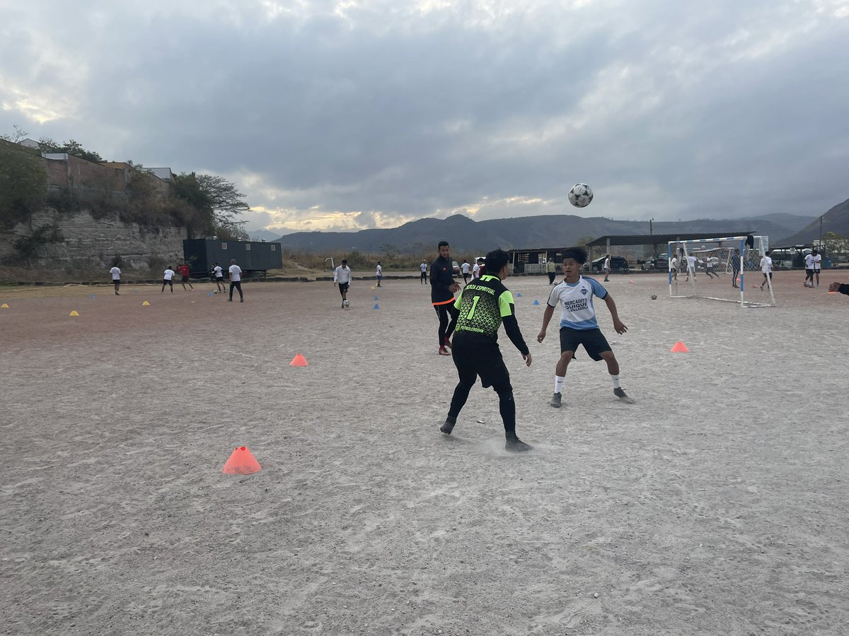 cdrealtegus's tweet photo. Listos para nuestra visita al estadio de Talanga este Domingo a las 2:00pm! #camino #2dadivision #profesional #tegus #tegucigalpa #realidades #futbol #estudios #trabajo https://t.co/krHwKAl8Nh