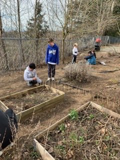ross_elementary's tweet photo. New learning at Ross Elementary with Tawnie Hildebrant and Taryn MacDonald. S’s learned about Indigenous culture through a math lens.  Kids were using math to build a salmon trap. ⁦@AbbotsfordSD⁩ ⁦@ahavabgls⁩ https://t.co/WhSkVUNwyw