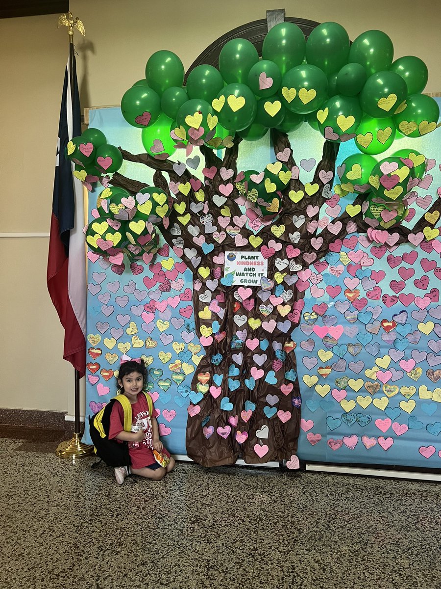 Our Falcon Kindness Tree is blooming 🥰 💙
 #HISDSEL #SELday 
#HoustonISD
@CASELorg 
@SEL4us <a href="/JP_Falcons/">JP Henderson ES</a> <a href="/BBernalugalde/">Ms.Bernal</a>