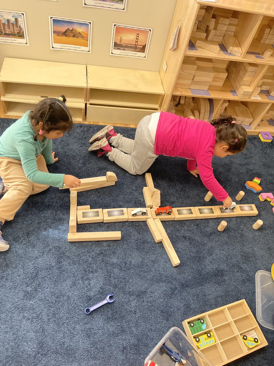 ms_iradi's tweet image. Having fun building roads and bridges together in the Block Area! 🚗🛣️🌉 #roadstudy @TheHECC_BPS @BPS_Beginners