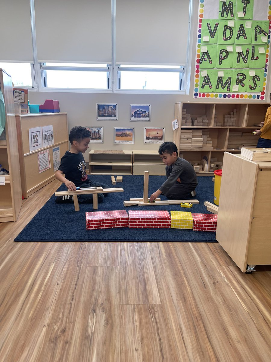 ms_iradi's tweet image. Having fun building roads and bridges together in the Block Area! 🚗🛣️🌉 #roadstudy @TheHECC_BPS @BPS_Beginners